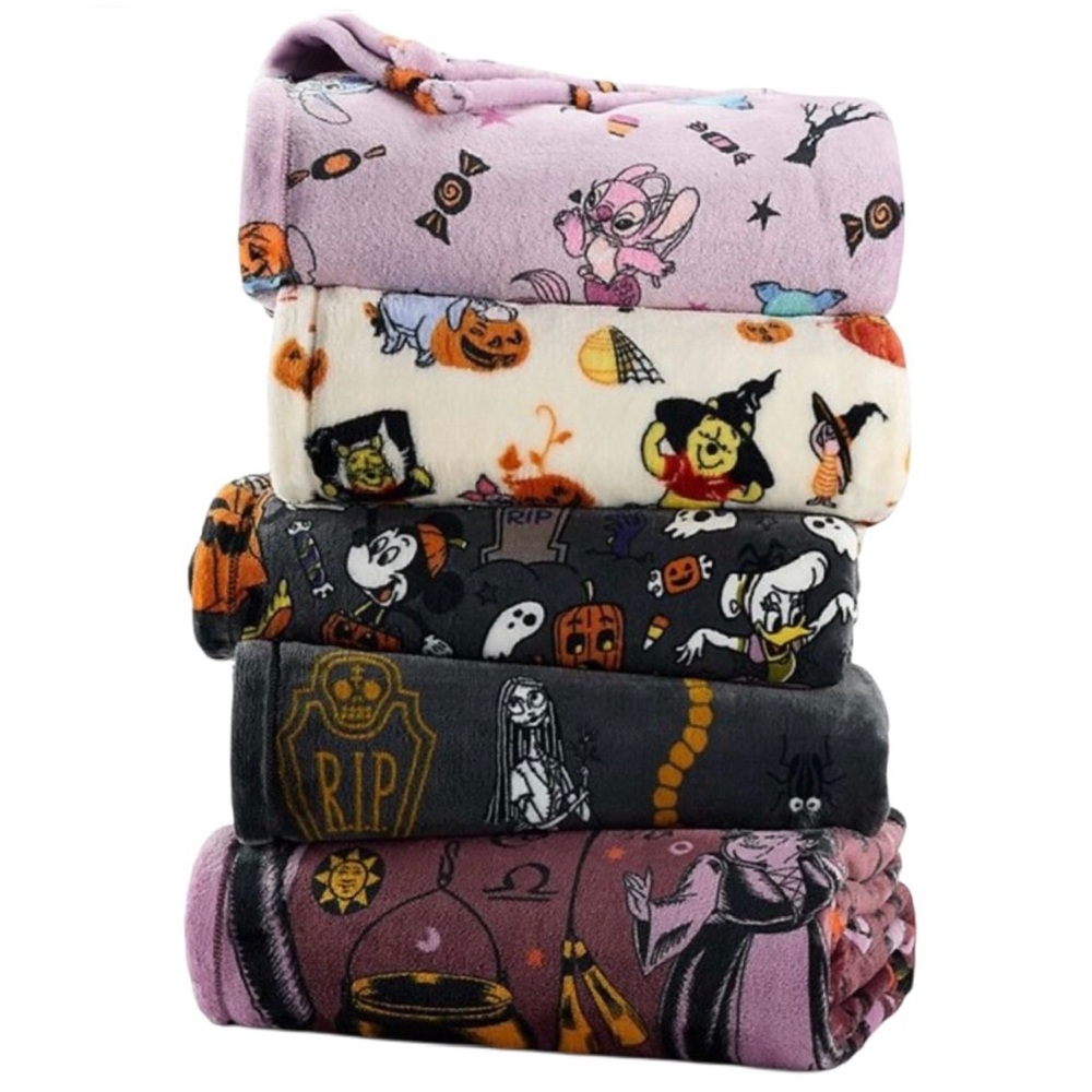 Disney's“Mickey and Friends” Oversized Supersoft Printed Plush Throw Blanket - Picture 2 of 9
